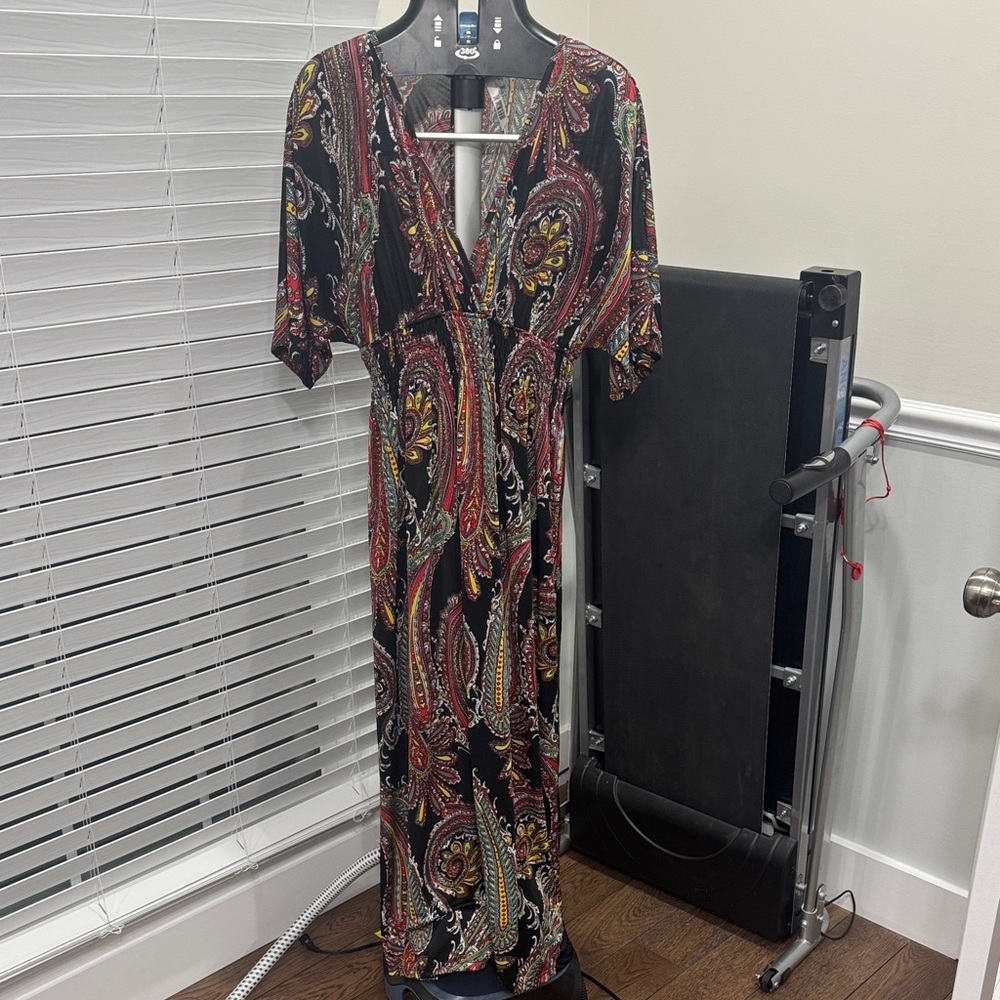 Black Paisley V-Neck Maxi Dress with Elastic Waist - Picture 2 of 4